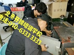 操大骚逼的传媒"